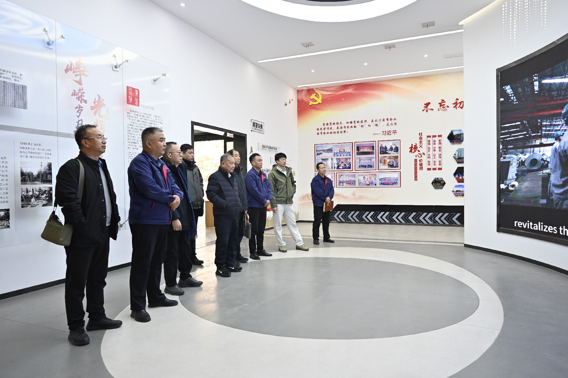 西安交通大学医学部主任、**附属医院院长吕毅一行到西北机器座谈交流